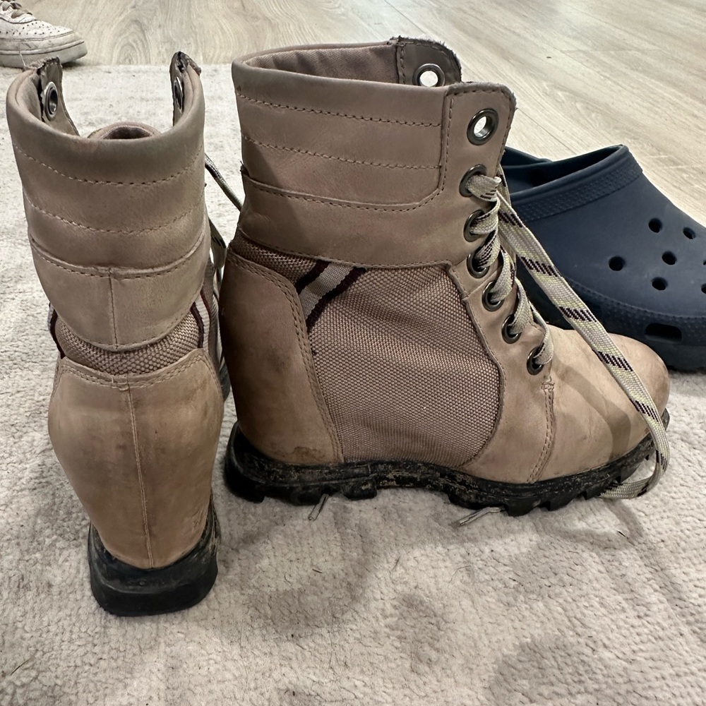 Sorel Joan of artic wedge lace up. Size 5.5 womens used